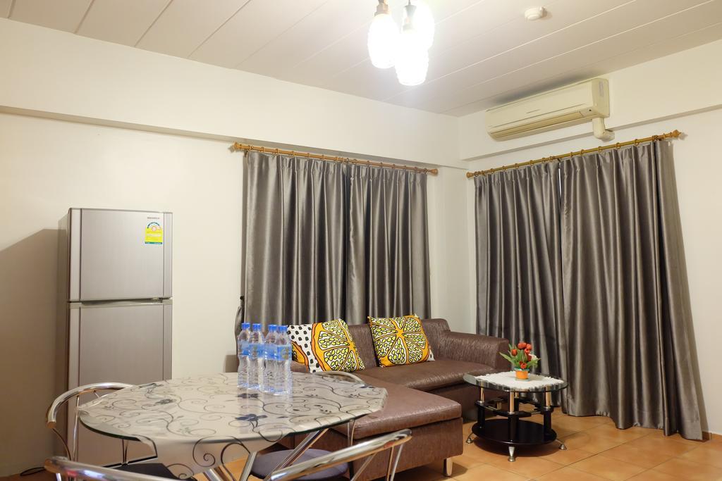 Lomsabai Apartments Бангсен Екстер'єр фото